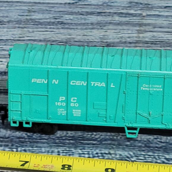 Vintage H.O scale Penn central & MEC train boxcars Turquoise and green - Picture 5 of 11